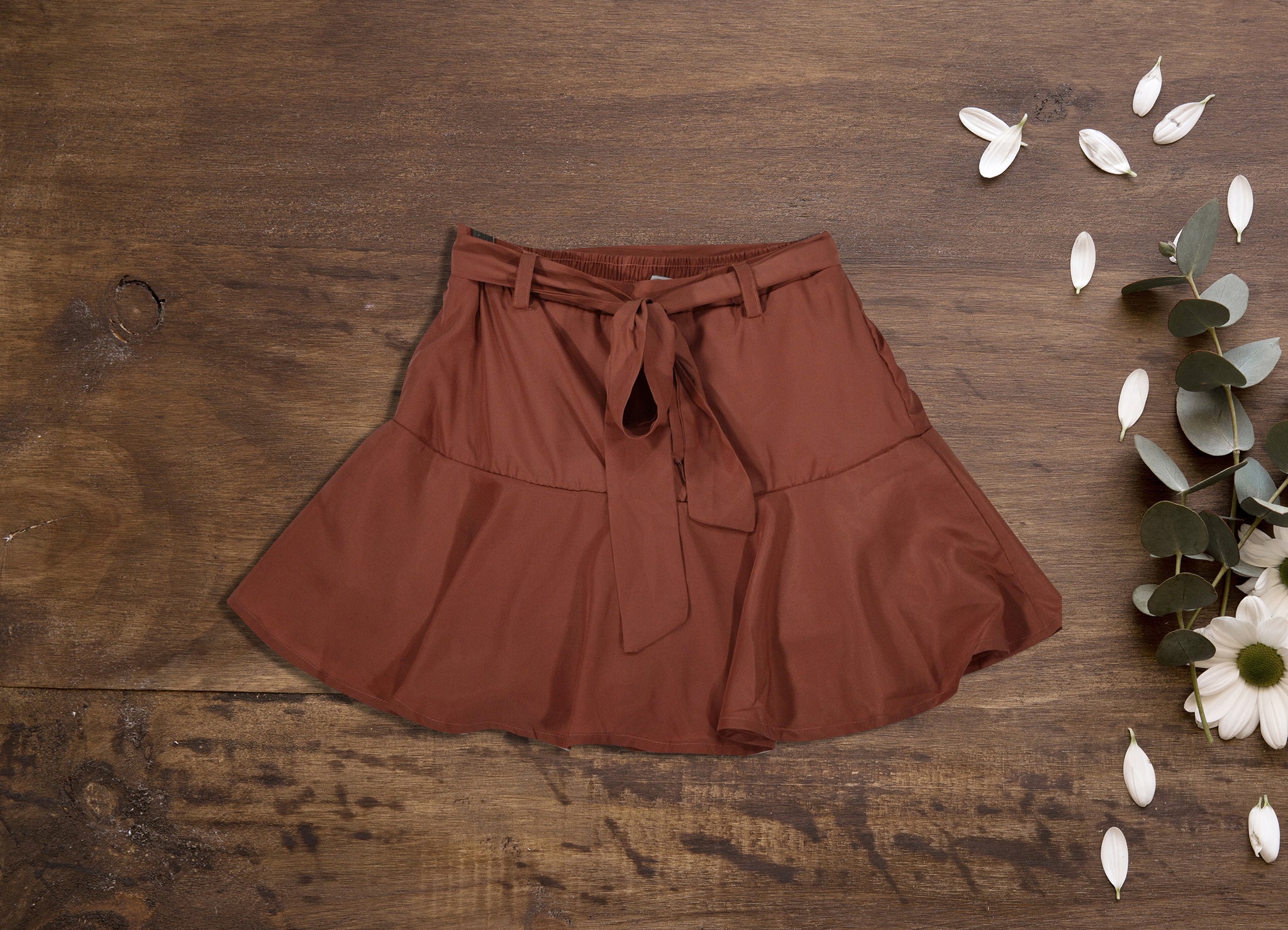 WAIST TIE MINI SKORT CLAY